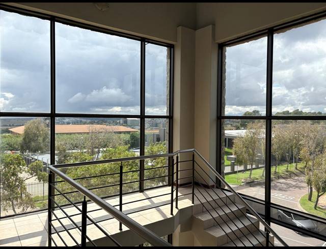 590M² OFFICE FOR SALE IN MIDRIDGE PARK